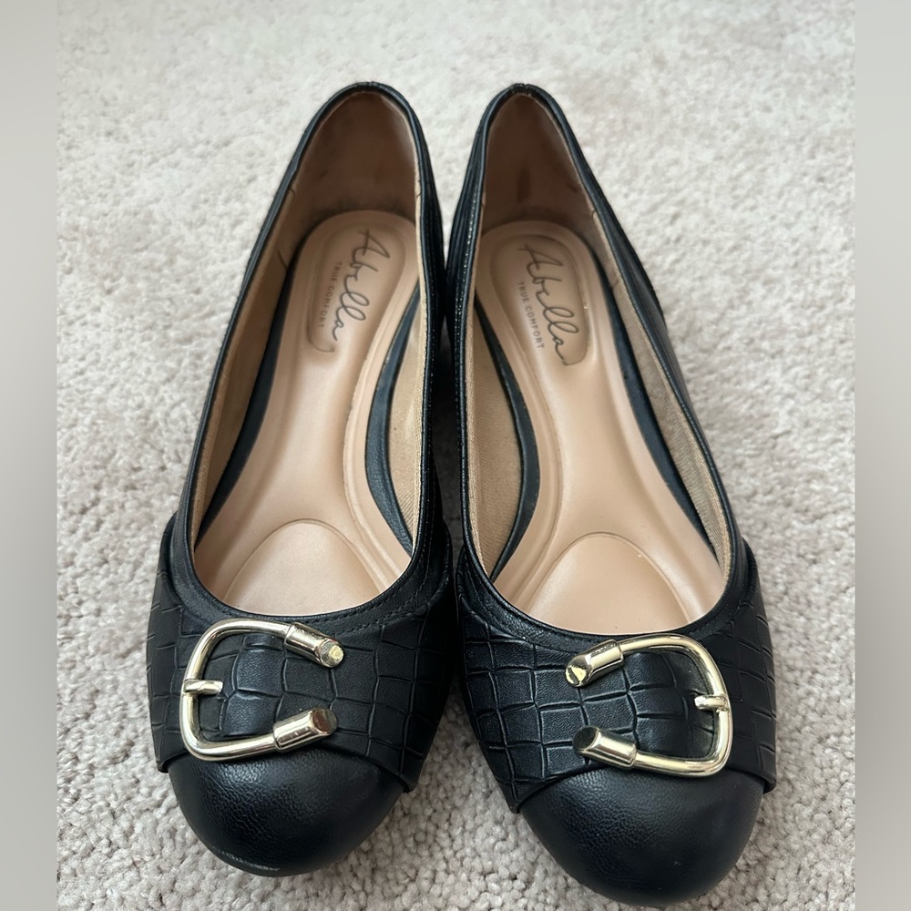 Abella true comfort flats size 8.5